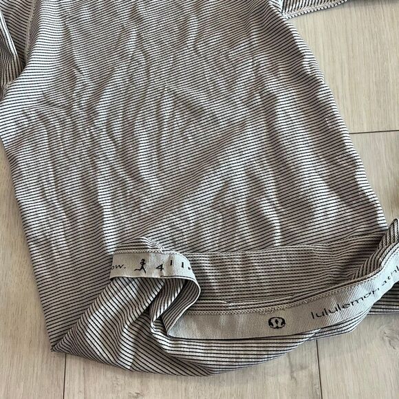 Lululemon Swiftly Tech Long Sleeve size 4 - Picture 7 of 7